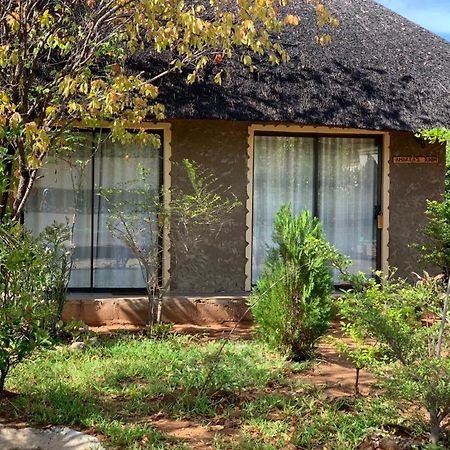 Jungle Breeze Home Stay Kasane Exterior photo
