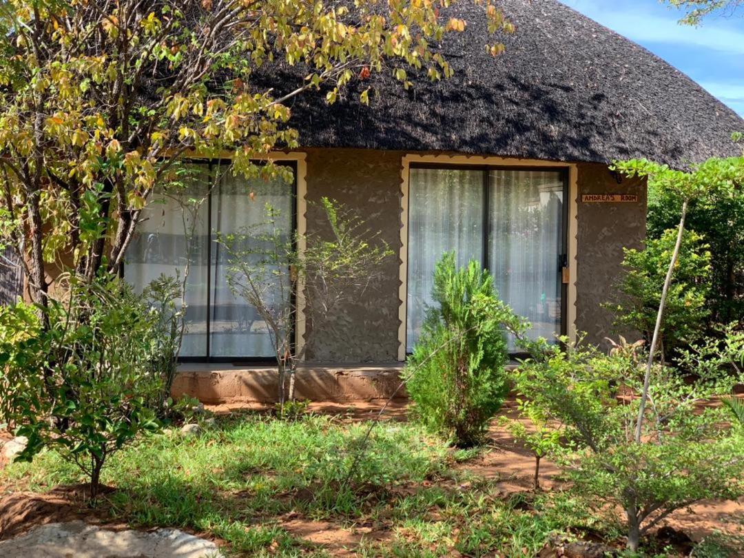 Jungle Breeze Home Stay Kasane Exterior photo