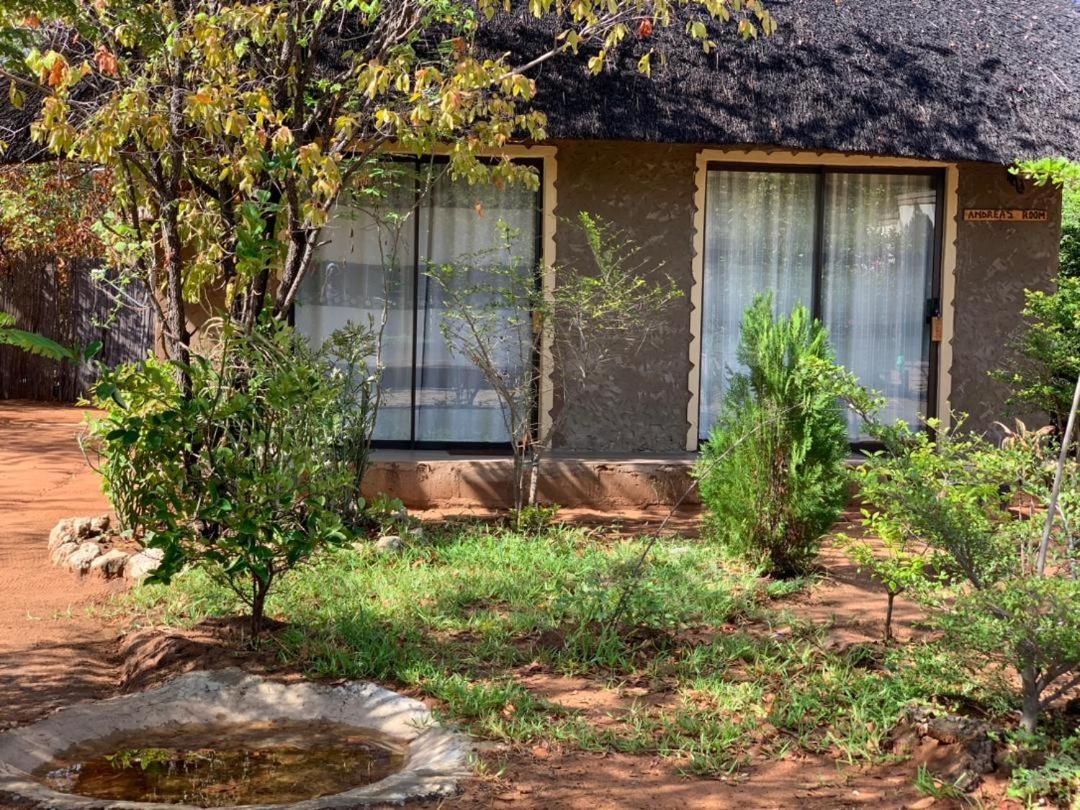 Jungle Breeze Home Stay Kasane Exterior photo